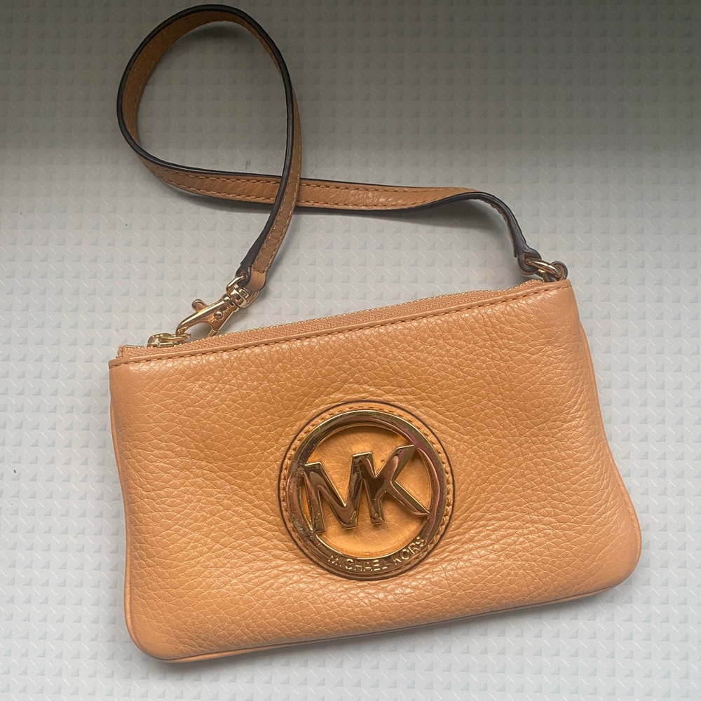 NWT Michael KORS Fulton Pebbled Leather Wristlet Wallet - Peanut Beige